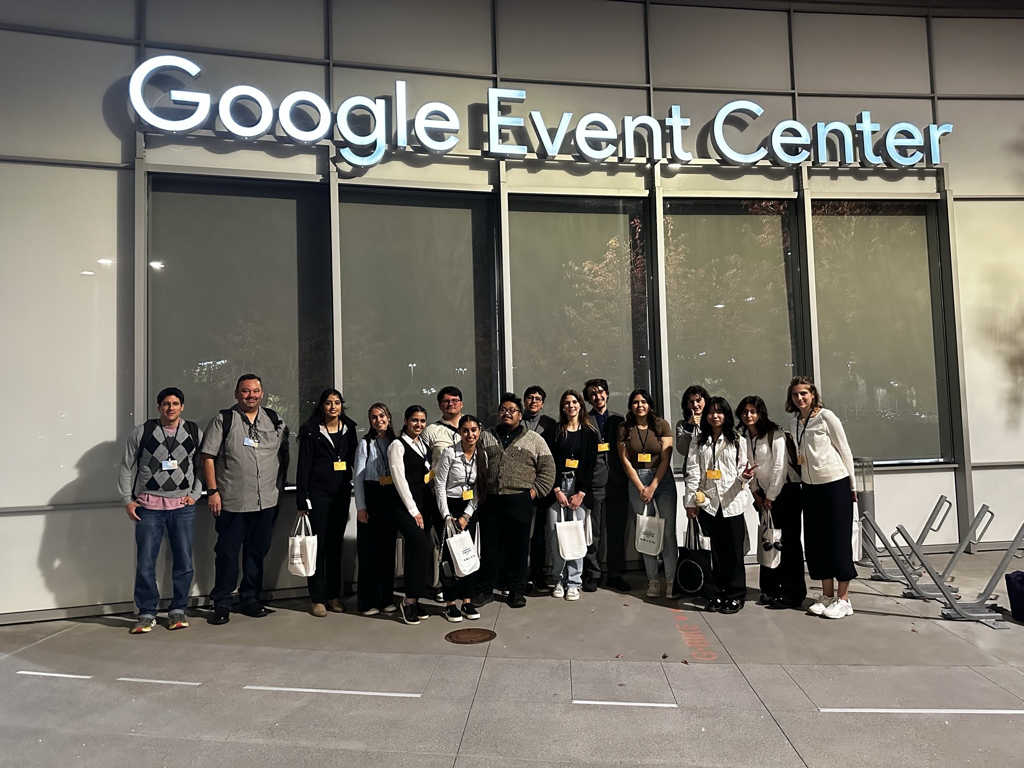 A group picture of the students and faculty that attended the event